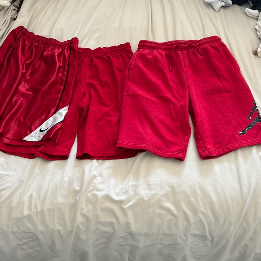 Bundle of 3 Nike shorts
All in good preowned condition
M, L , XL